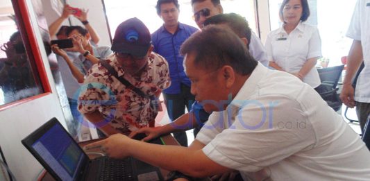 Menkominfo Kunjungi Sintang, Minta Jaringan Radio Sampai ke Perbatasan