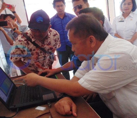 Menkominfo Kunjungi Sintang, Minta Jaringan Radio Sampai ke Perbatasan