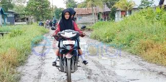 Jalan Akses ke Sekolah Bak Kubangan Lumpur