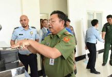Gubernur Cornelis Puji Bangunan PLBN Entikong