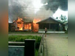 Dua Rumah Terbakar