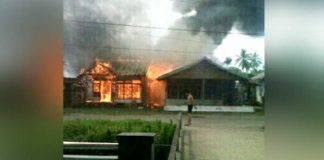 Dua Rumah Terbakar