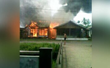Dua Rumah Terbakar