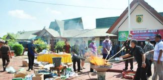 Kejari Musnahkan BB Hasil Kejahatan