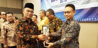 Dukung Akreditasi Sekolah, Sutarmidji Raih SaMA Award