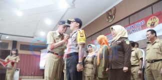 Awang Ishak Kukuhkan Tim Satgas Saber Pungli