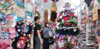 Pernik Pernik Natal Sepi Pembeli