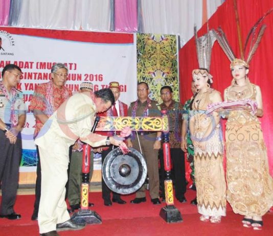 Cornelis: Saya Malu karena Ada Hukuman Adat yang Berlebihan