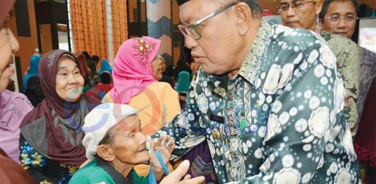 Ratusan Dukun Beranak Terima Insentif Rp3,6 Juta