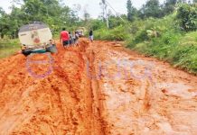 Warga Teriak, Jalan Poros Berlumpur dan Berlubang