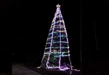 Pohon Terang Delapan Meter di Paroki Stella Maris Siantan