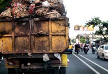 Truk Pengangkut Banyak Uzur