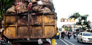 Truk Pengangkut Banyak Uzur