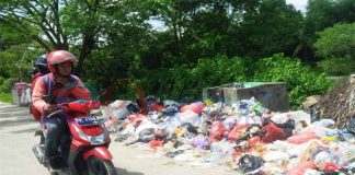 Tak Bayar Utang BBM, Truk Sampah Ditahan