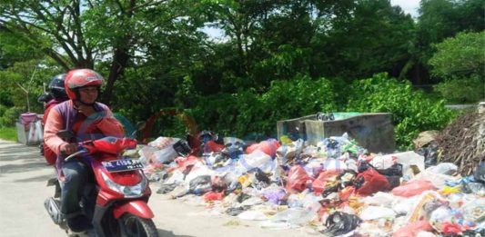 Tak Bayar Utang BBM, Truk Sampah Ditahan