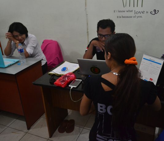 Wanita Tanpa Busana Terancam Pasal Asusila