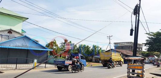 Ada Garis Merah Tanda Kabel Telkomsel