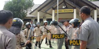 BREAKING NEWS: Puluhan Pelajar SMA Datangi Mapolres Sekadau.