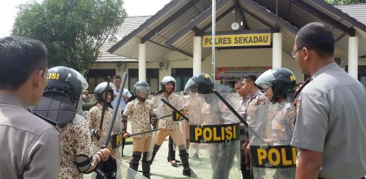 BREAKING NEWS: Puluhan Pelajar SMA Datangi Mapolres Sekadau.