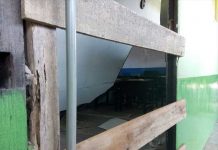 Langit-langit Runtuh Siswa Berhamburan