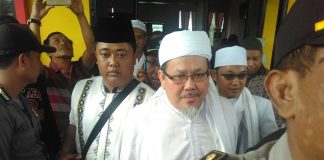Umat Islam Kawal Kedatangan Wasekjen MUI di Sintang