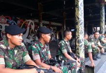 Rumah Betang Dijaga Pasukan TNI Bersenjata