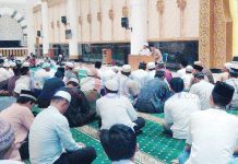 Pergantian Tahun di Masjid Mujahidin, Berzikir dan Mendekatkan Diri Pada Allah