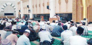 Pergantian Tahun di Masjid Mujahidin, Berzikir dan Mendekatkan Diri Pada Allah