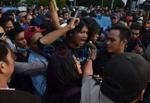 Demo Mahasiswa di Bundaran UNTAN Sempat Memanas