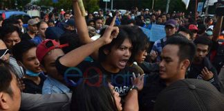 Demo Mahasiswa di Bundaran UNTAN Sempat Memanas