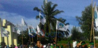 Massa dari KAMMI demo pemerintah di UNTAN