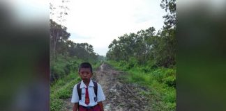 Setiap Hari Berjalan Tujuh Kilometer Sambil Jualan Molen