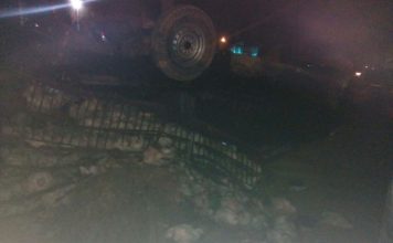 BREAKING NEWS: Pikap Terguling, Supir, Kernet dan Ayam Jadi Korban