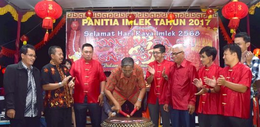 Jarot Bangga Seluruh Etnis Membaur di Malam Imlek