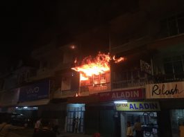 BREAKING NEWS: Pesta Kembang Api, Toko Peralatan Sembahyang Terbakar
