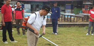 Bupati Melawi Angkut  Sampah di Pasar Kuliner