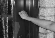 Rumah Tetangga Bupati pun Digedor