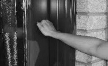 Rumah Tetangga Bupati pun Digedor