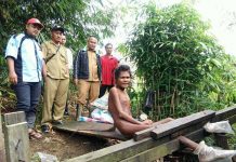 Dipasung Tanpa Sehelai Pakaian