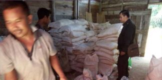 Pengoplosan Pupuk di Sekadau Digerebek