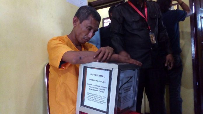maling kotak amal