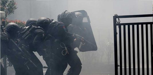 Aneh, Kok Bom Panci Ditaruh di Lapangan?