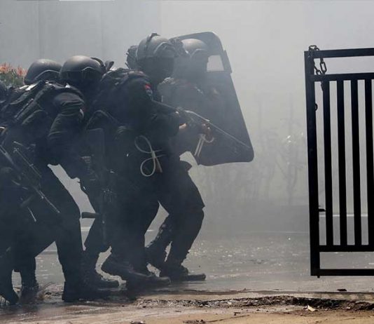 Aneh, Kok Bom Panci Ditaruh di Lapangan?