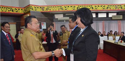 Gubernur: Dinas Kesehatan Itu Pungut-pungut Duit Obat HIV