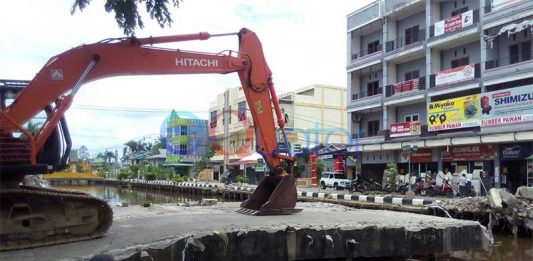 Bongkar Jembatan Cemburu Muncul