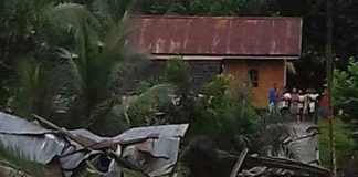 Diterjang Banjir, Jembatan Ambruk Aktivitas Lumpuh