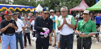 Peresmian Arena BMX, Seorang Anak Diberi Sepeda