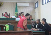 Bos SOT Dikawal Layaknya Koruptor