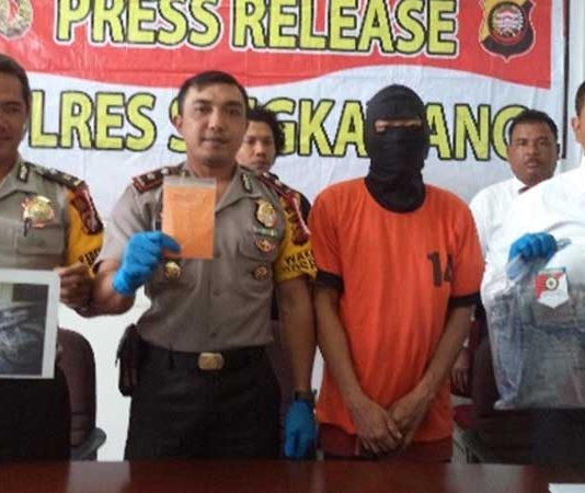 Sakit Hati dengan Istri Korbannya Wanita Seksi