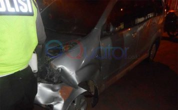 BREAKING NEWS: Ugal-ugalan Bawa Avanza, Tabrak Sejumlah Pengendara dan Berakhir Dihajar Massa